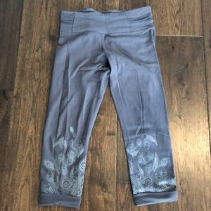 Lulu lemon yoga crops